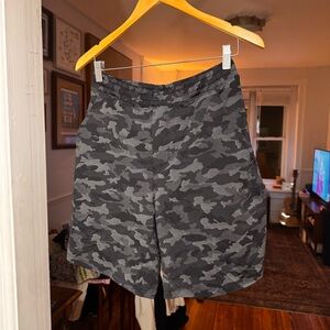 Men's Lululemon pace breaker shorts black camo